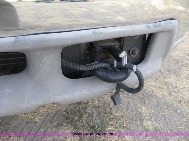 image for item B8062 2000 Ford F350 XLT Super Duty crew cab pickup truck