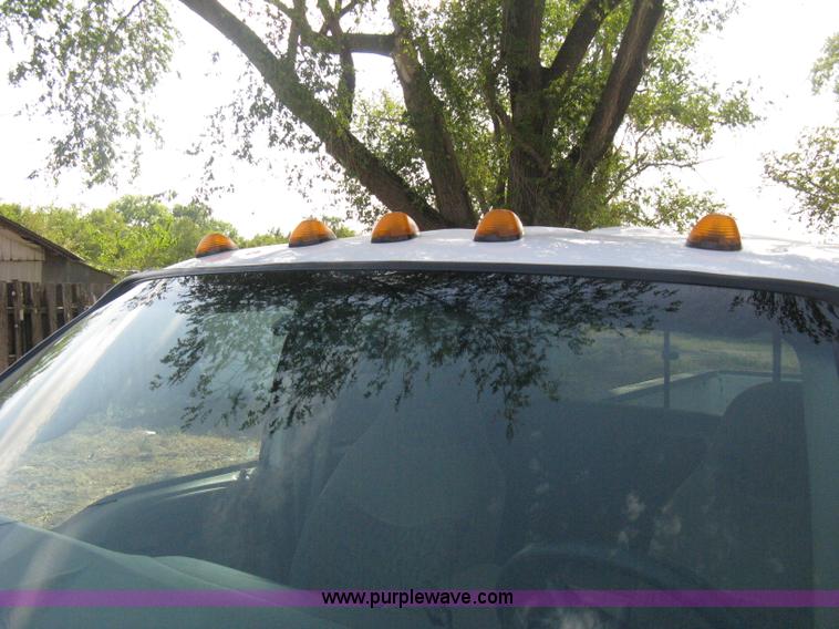 image for item B8062 2000 Ford F350 XLT Super Duty crew cab pickup truck