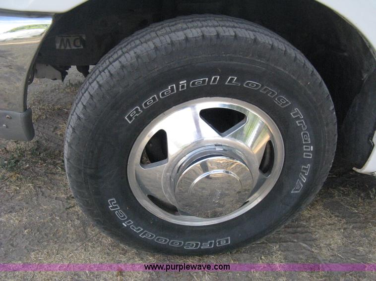 image for item B8062 2000 Ford F350 XLT Super Duty crew cab pickup truck