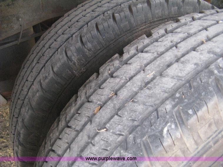 image for item B8062 2000 Ford F350 XLT Super Duty crew cab pickup truck