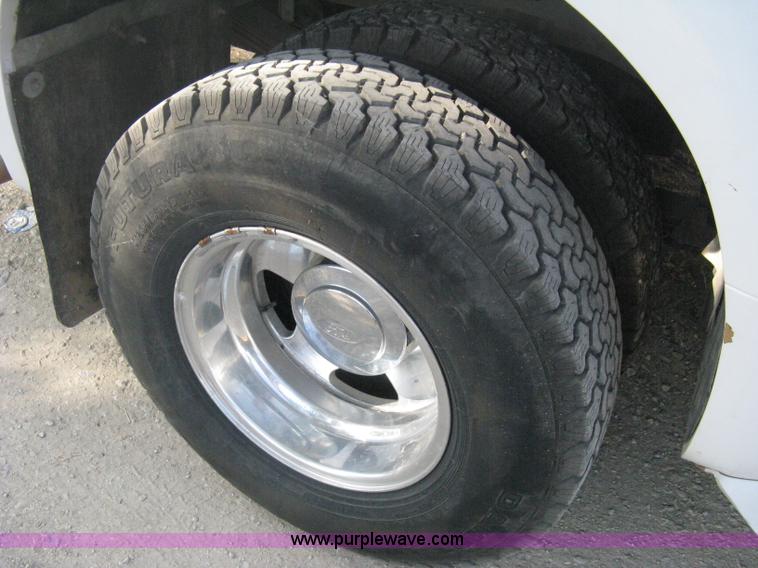 image for item B8062 2000 Ford F350 XLT Super Duty crew cab pickup truck