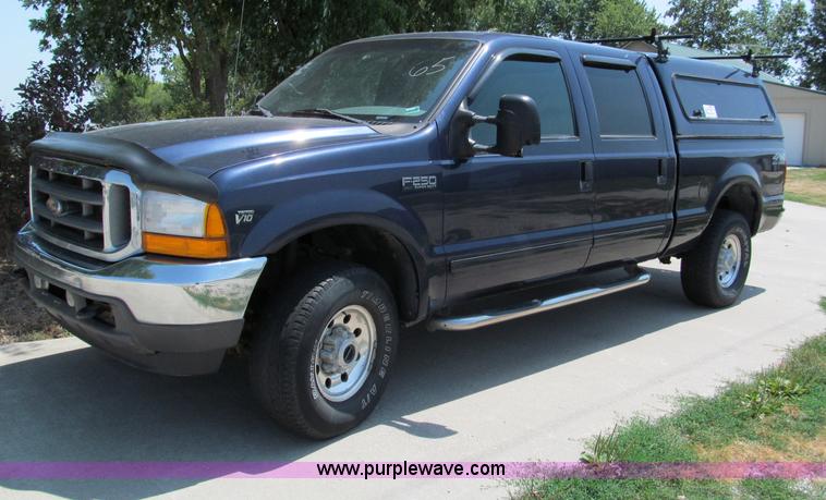 image for item C2431 2001 Ford F250 XLT Super Duty Crew Cab pickup truck