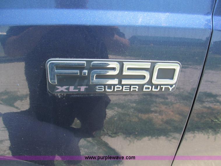 image for item C2431 2001 Ford F250 XLT Super Duty Crew Cab pickup truck