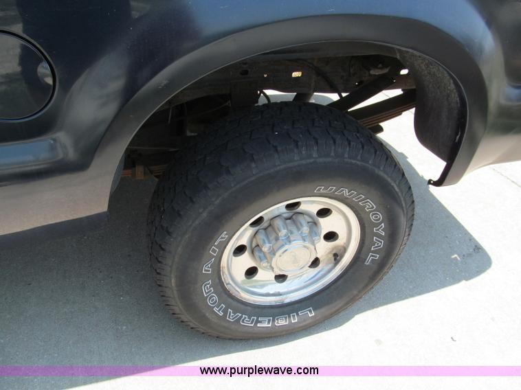 image for item C2431 2001 Ford F250 XLT Super Duty Crew Cab pickup truck