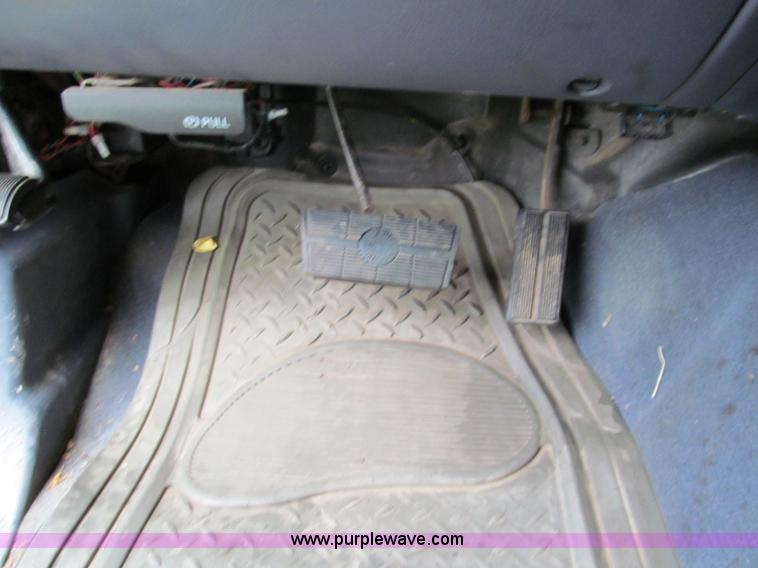 image for item C2431 2001 Ford F250 XLT Super Duty Crew Cab pickup truck