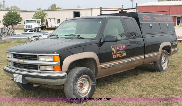 image for item C2781 1996 Chevrolet K2500 extended cab pickup truck
