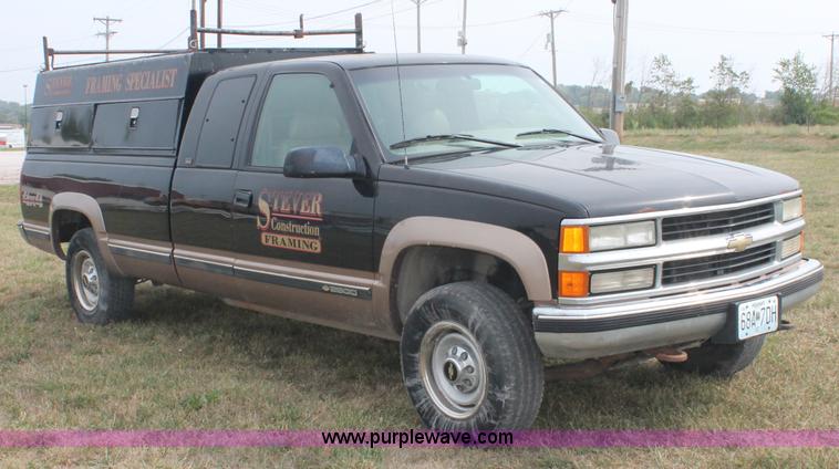 image for item C2781 1996 Chevrolet K2500 extended cab pickup truck