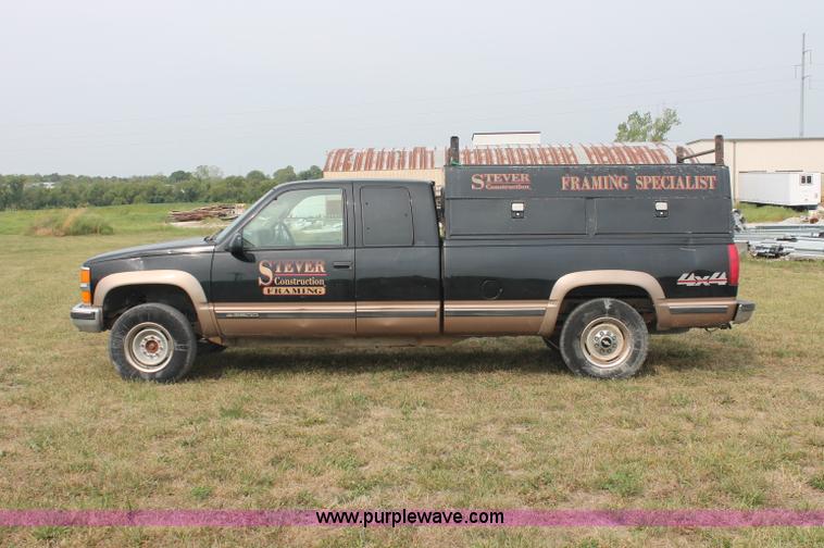image for item C2781 1996 Chevrolet K2500 extended cab pickup truck