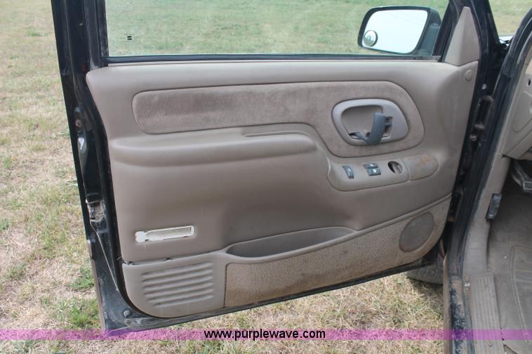 image for item C2781 1996 Chevrolet K2500 extended cab pickup truck