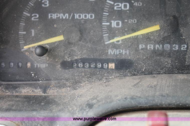 image for item C2781 1996 Chevrolet K2500 extended cab pickup truck