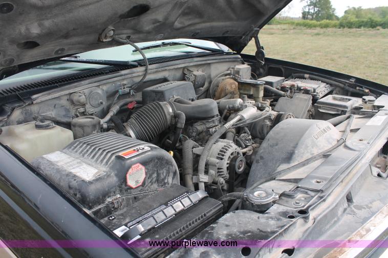 image for item C2781 1996 Chevrolet K2500 extended cab pickup truck