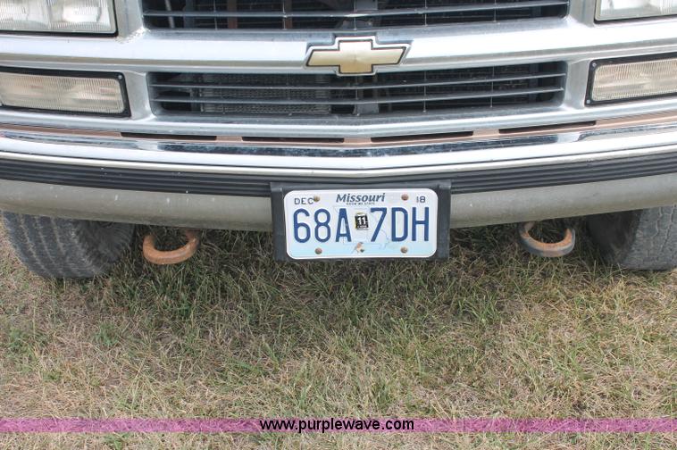 image for item C2781 1996 Chevrolet K2500 extended cab pickup truck