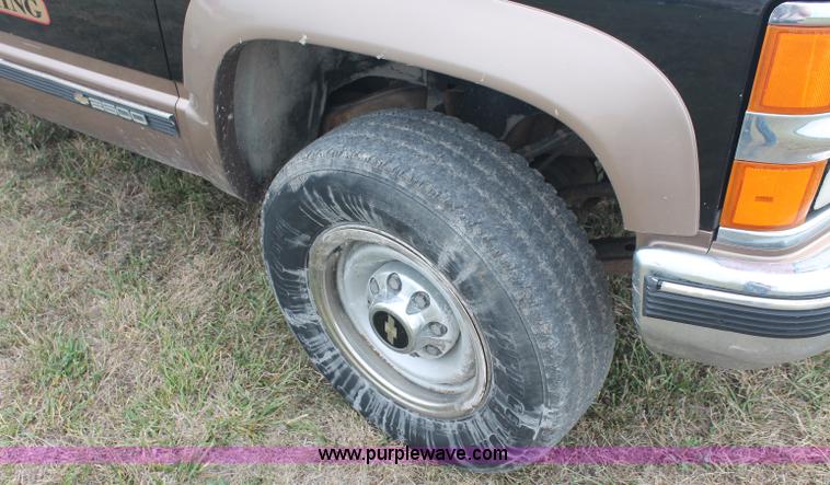 image for item C2781 1996 Chevrolet K2500 extended cab pickup truck