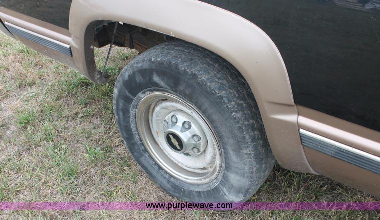 image for item C2781 1996 Chevrolet K2500 extended cab pickup truck