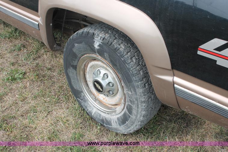 image for item C2781 1996 Chevrolet K2500 extended cab pickup truck