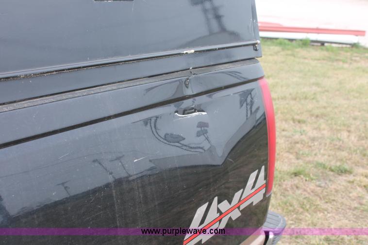 image for item C2781 1996 Chevrolet K2500 extended cab pickup truck