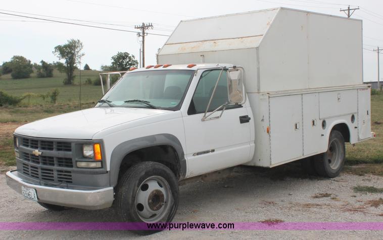 image for item C2782 2002 Chevrolet C3500 HD utility truck