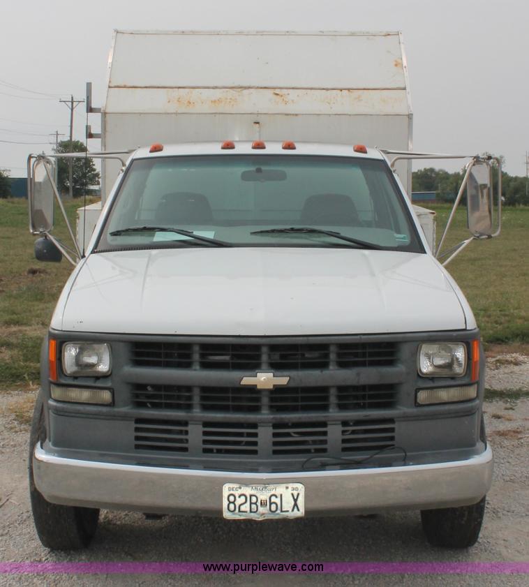 image for item C2782 2002 Chevrolet C3500 HD utility truck