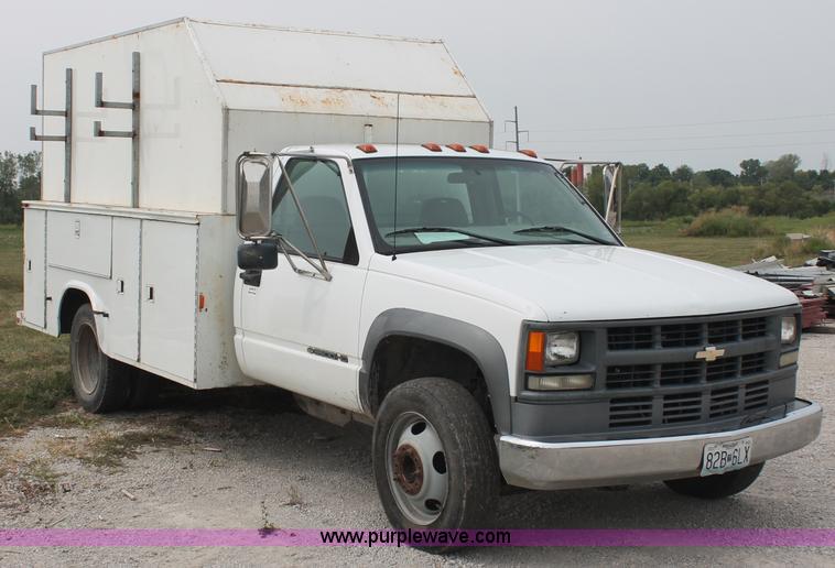 image for item C2782 2002 Chevrolet C3500 HD utility truck