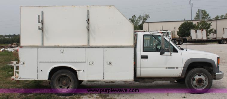 image for item C2782 2002 Chevrolet C3500 HD utility truck