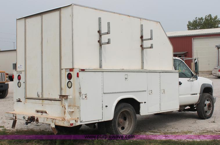 image for item C2782 2002 Chevrolet C3500 HD utility truck