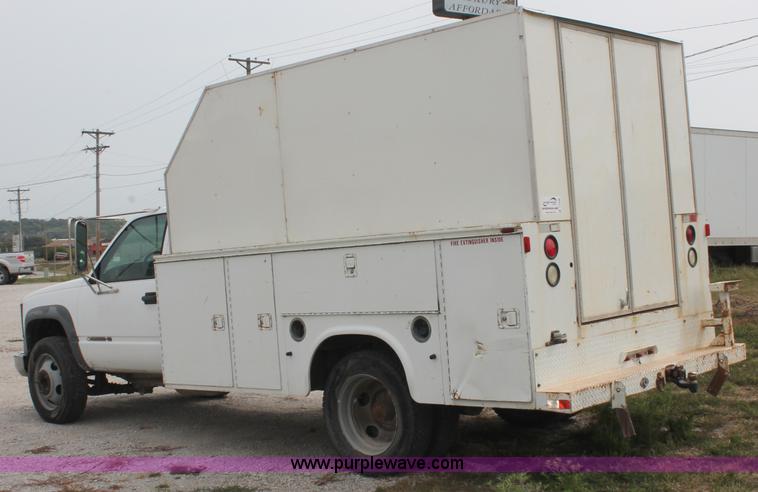 image for item C2782 2002 Chevrolet C3500 HD utility truck