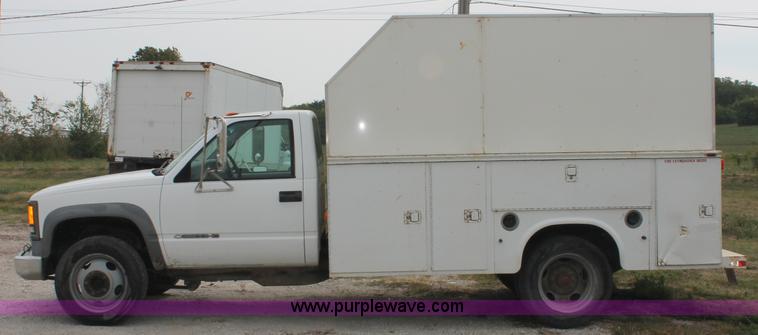 image for item C2782 2002 Chevrolet C3500 HD utility truck