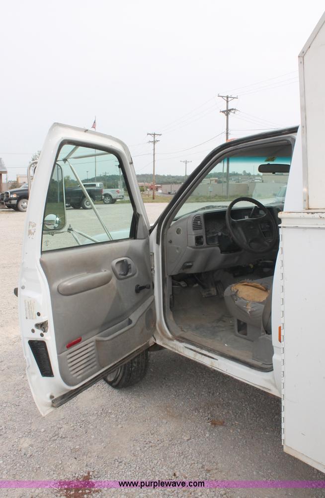 image for item C2782 2002 Chevrolet C3500 HD utility truck