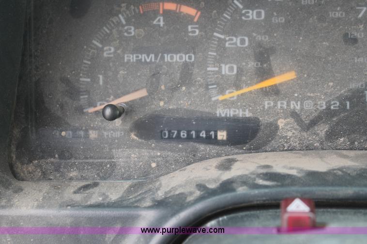 image for item C2782 2002 Chevrolet C3500 HD utility truck