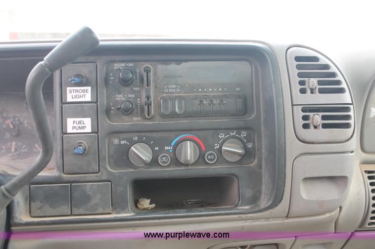 image for item C2782 2002 Chevrolet C3500 HD utility truck