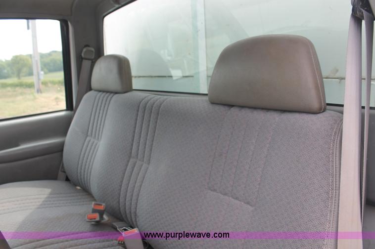 image for item C2782 2002 Chevrolet C3500 HD utility truck