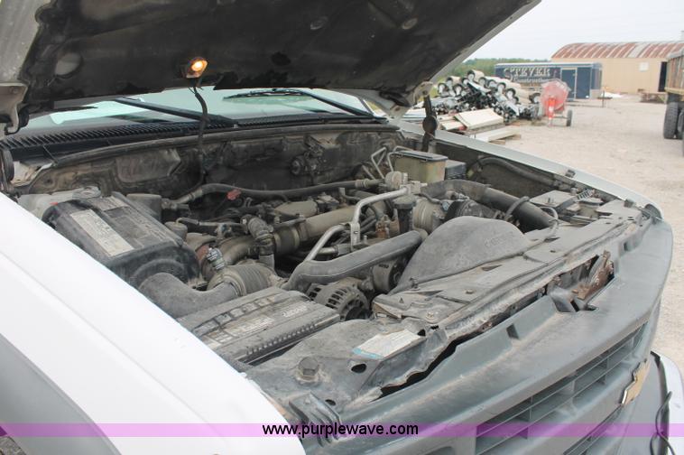 image for item C2782 2002 Chevrolet C3500 HD utility truck