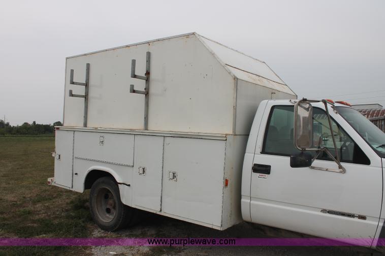 image for item C2782 2002 Chevrolet C3500 HD utility truck