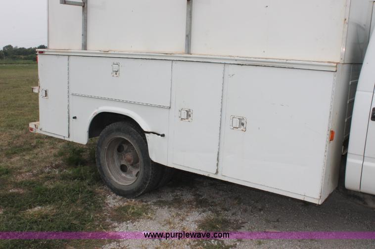 image for item C2782 2002 Chevrolet C3500 HD utility truck