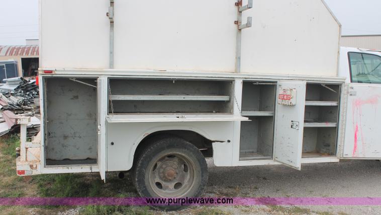 image for item C2782 2002 Chevrolet C3500 HD utility truck