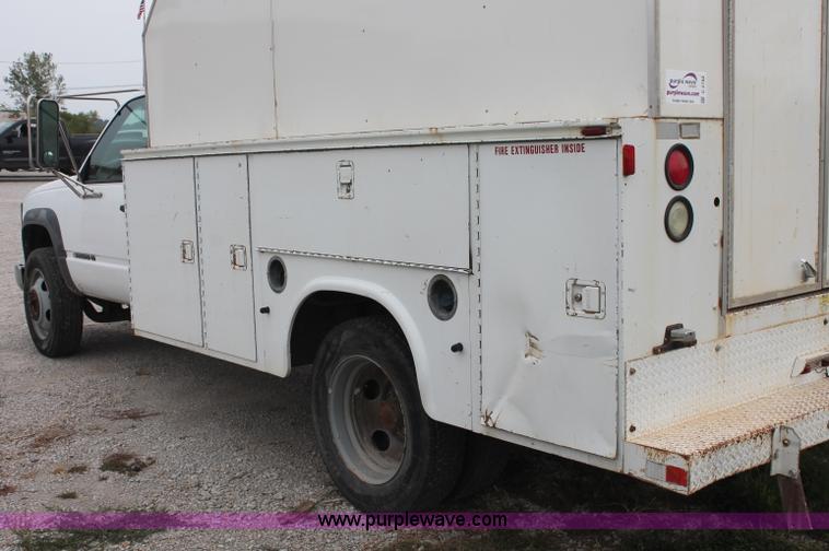 image for item C2782 2002 Chevrolet C3500 HD utility truck
