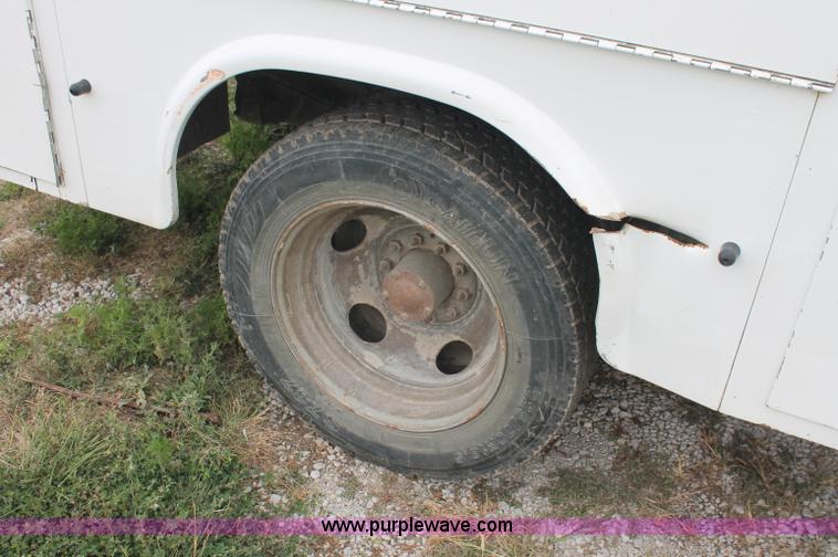 image for item C2782 2002 Chevrolet C3500 HD utility truck