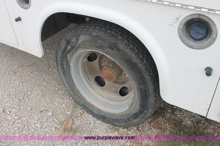 image for item C2782 2002 Chevrolet C3500 HD utility truck