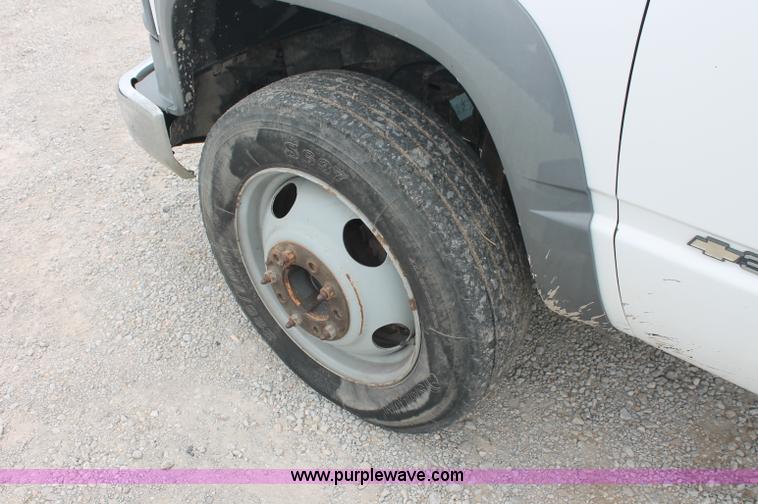 image for item C2782 2002 Chevrolet C3500 HD utility truck