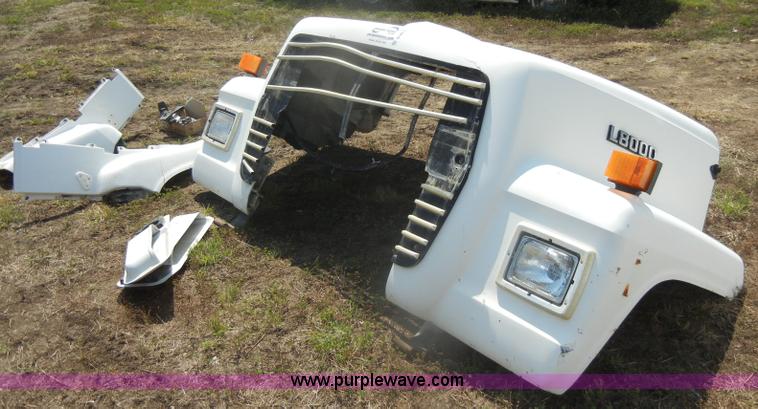 image for item D4610 Ford L8000 hood with fenders
