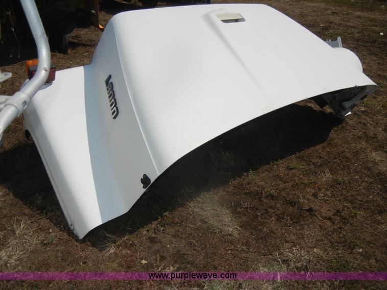 image for item D4610 Ford L8000 hood with fenders