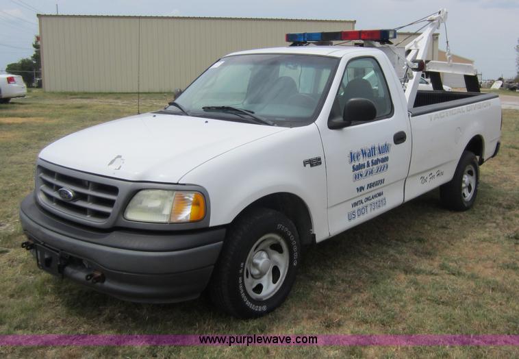 image for item D5621 2002 Ford F150 XL pickup truck