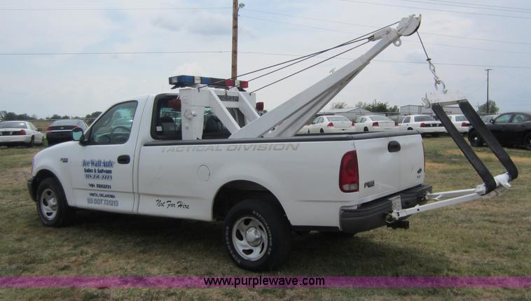 image for item D5621 2002 Ford F150 XL pickup truck