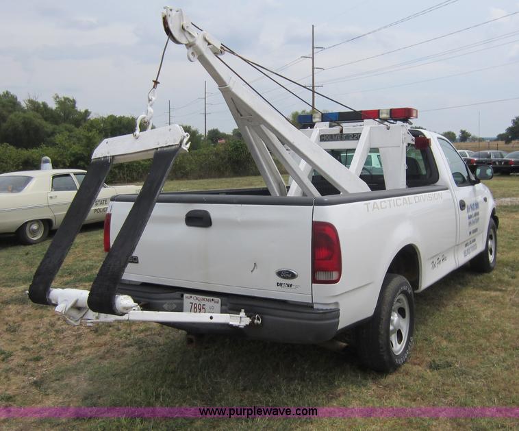 image for item D5621 2002 Ford F150 XL pickup truck