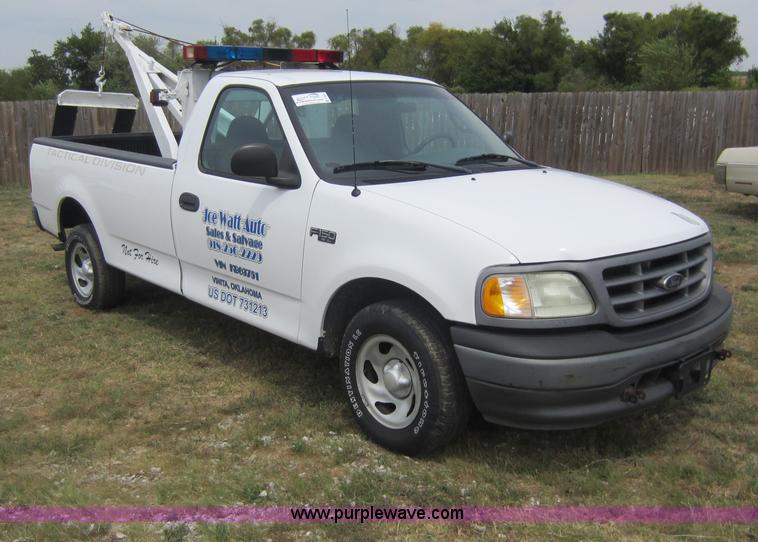 image for item D5621 2002 Ford F150 XL pickup truck