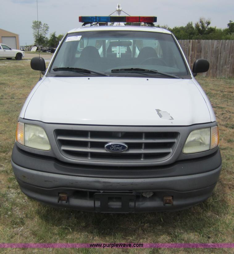 image for item D5621 2002 Ford F150 XL pickup truck