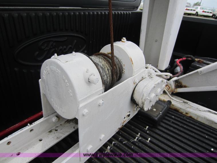 image for item D5621 2002 Ford F150 XL pickup truck