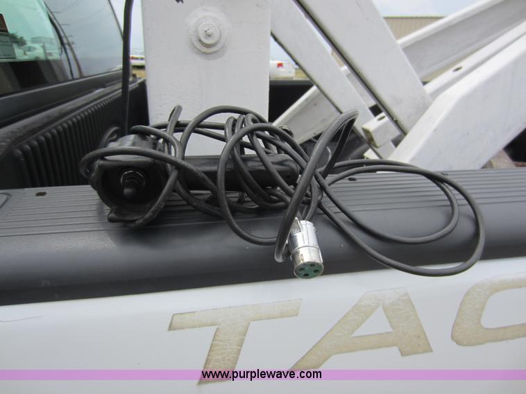 image for item D5621 2002 Ford F150 XL pickup truck