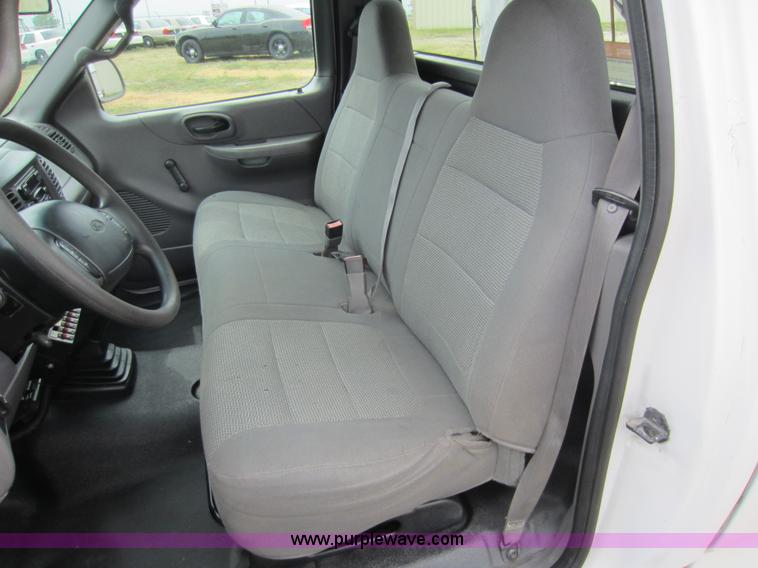 image for item D5621 2002 Ford F150 XL pickup truck