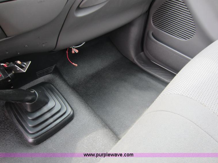 image for item D5621 2002 Ford F150 XL pickup truck